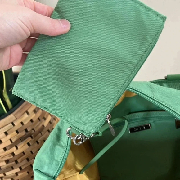 Tumi  green nylon leather trim shoulder bag - Picture 5 of 9